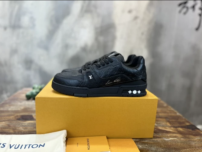 LOUIS VUITTON TRAINE SNEAKERS IN BLACK – LSVT379 - DEEPREPS
