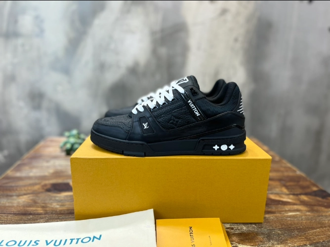 LOUIS VUITTON TRAINER SNEAKER IN BLACK – LSVT376 - DEEPREPS