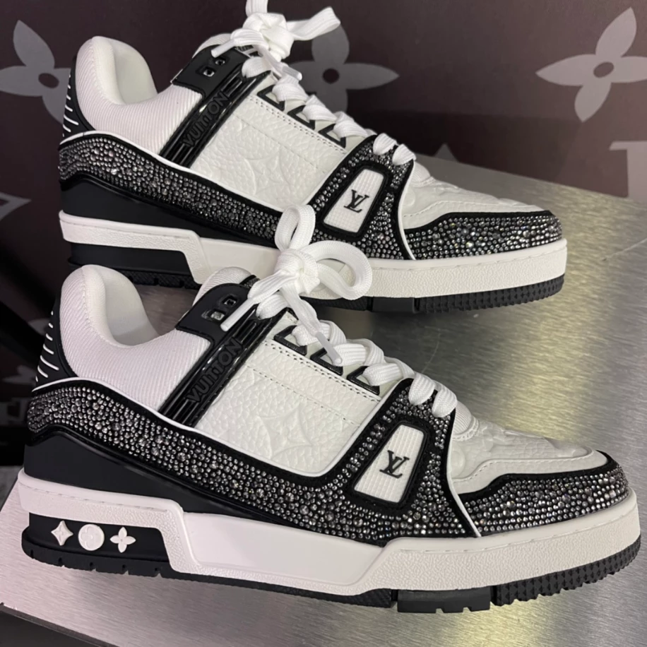 LOUIS VUITTON LV TRAINER SNEAKER IN BLACK  – LSVT361 - DEEPREPS