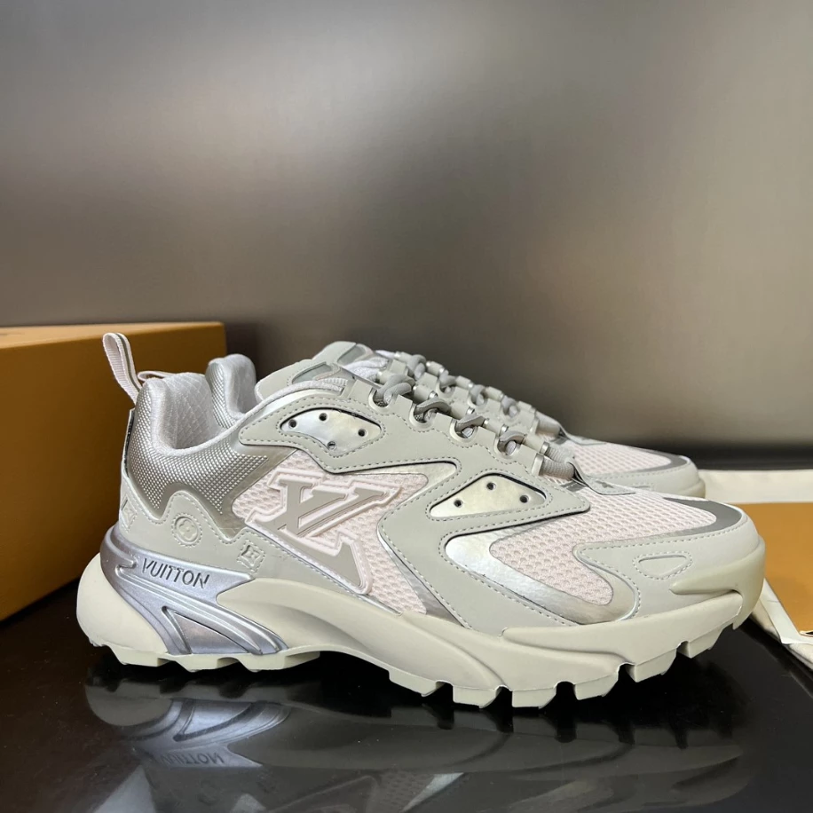 LOUIS VUITTON RUNNER TATIC SNEAKER IN BEIGE – LSVT349 - DEEPREPS