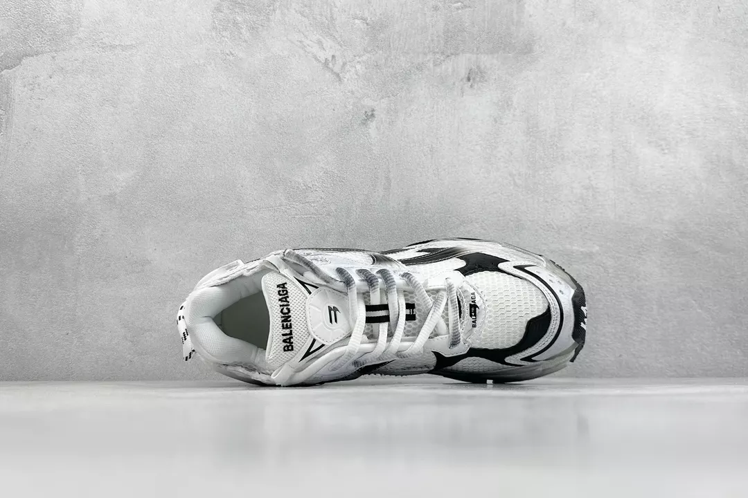 BALENCIAGA RUNNER GRADIENT SNEAKER IN WHITE AND BLACK POLYURETHANE AND POLYESTER   BB265 - DEEPREPS