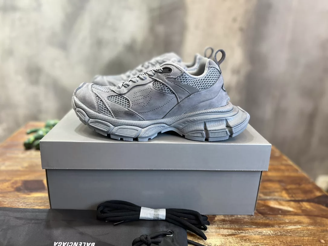 BALENCIAGA MEN S 3XL SNEAKER   BB230 - DEEPREPS
