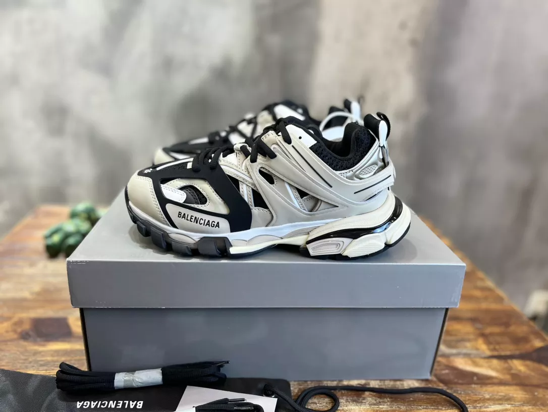 BALENCIAGA TRACK SNEAKER   BB254 - DEEPREPS