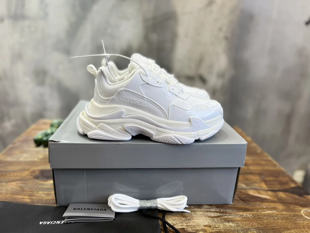 BALENCIAGA TRIPLE S SNEAKER   BB258 - DEEPREPS