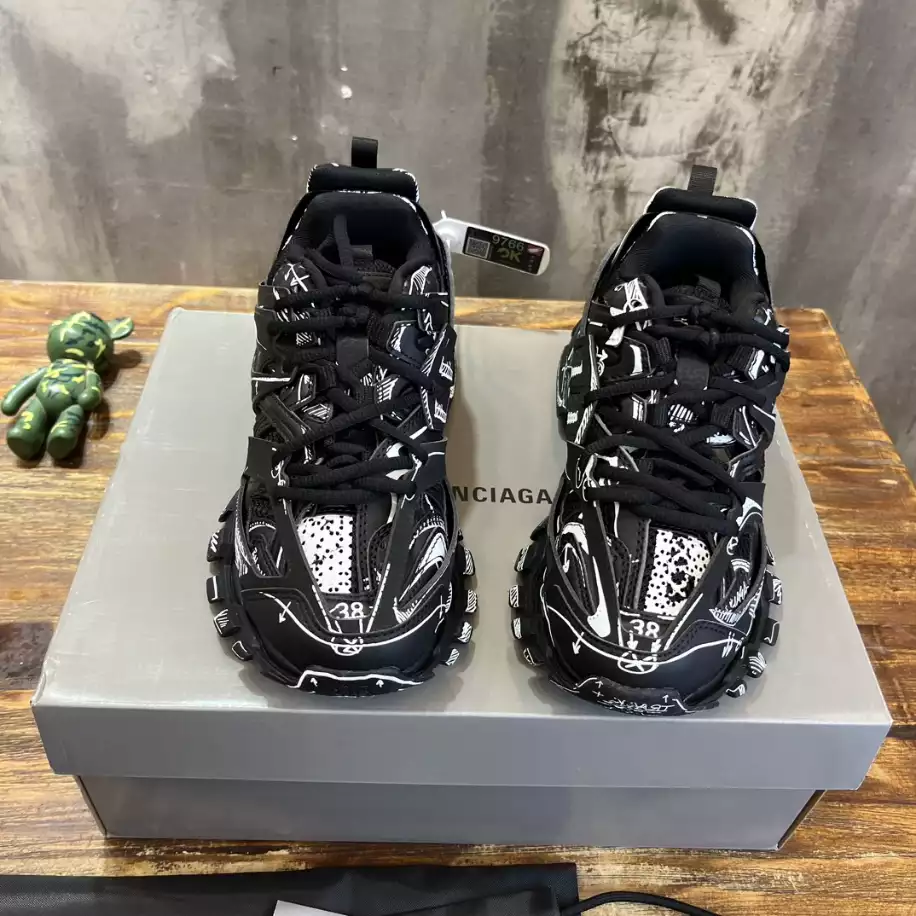 BALENCIAGA TRACK SNEAKER   BB247 - DEEPREPS