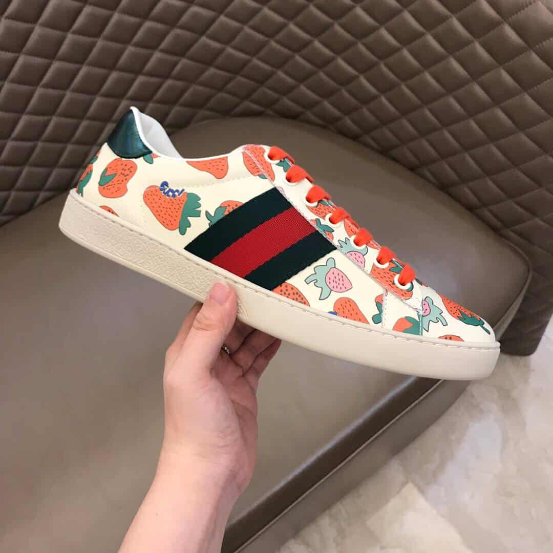 GUCCI ACE LEATHER SNEAKER WITH GUCCI STRAWBERRY PRINT   GC10 - DEEPREPS
