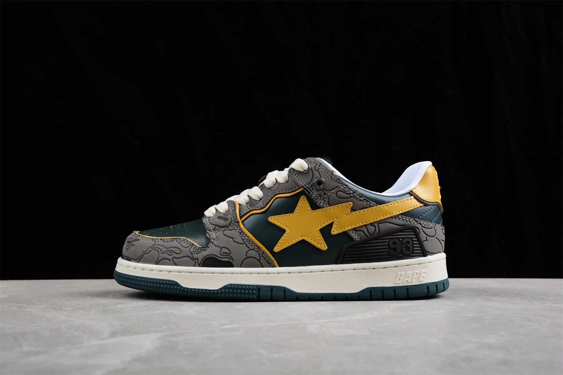 BAPE STA Low-Top Sneakers in Green and Yellow - DEEPREPS