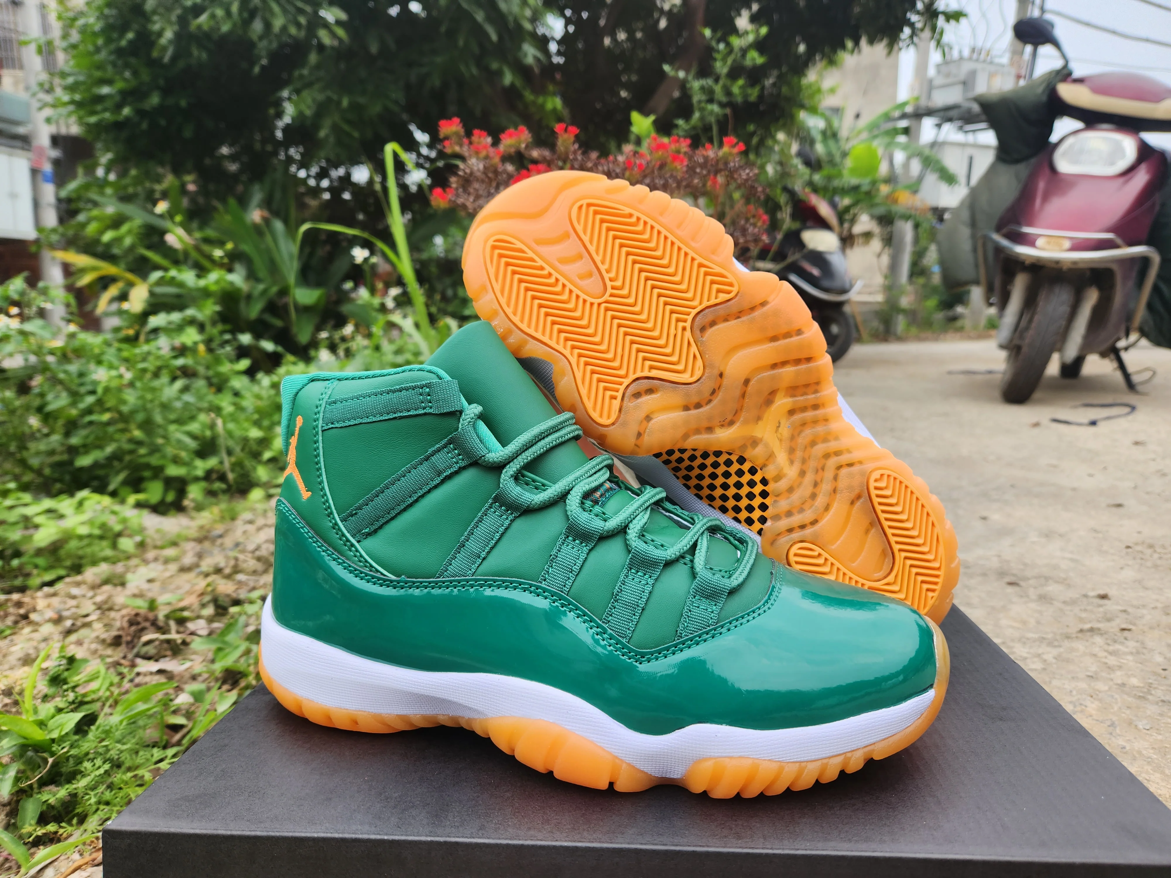 JORDAN 11 Green and Orange - DEEPREPS
