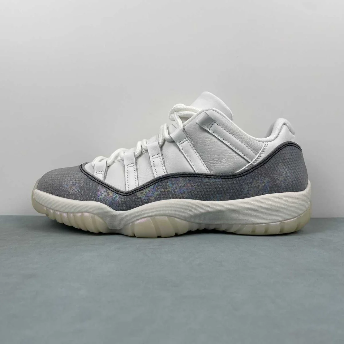 AIR JORDAN 11 RETRO x LNY - DEEPREPS