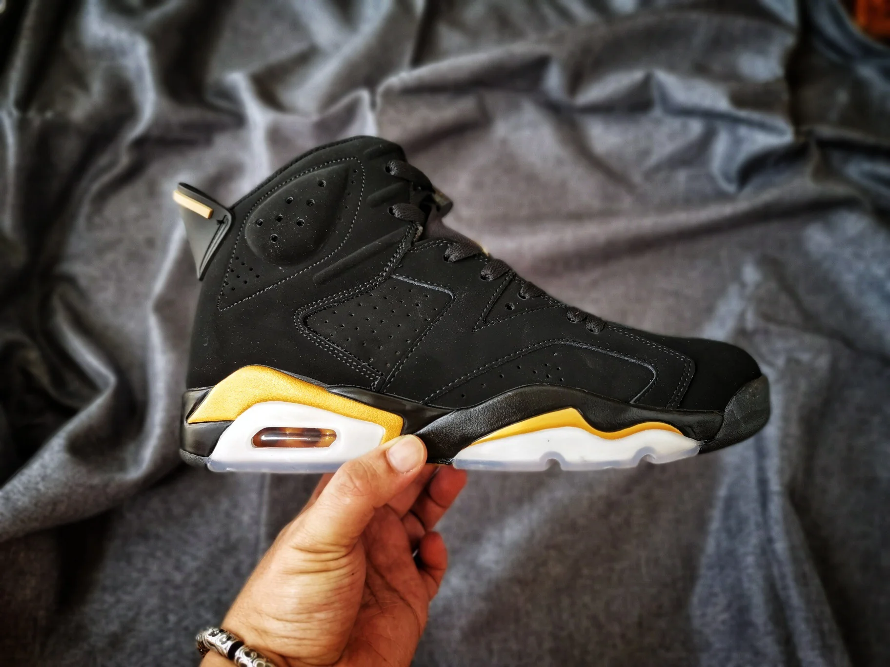 Jordan 6 Black and Gold - DEEPREPS