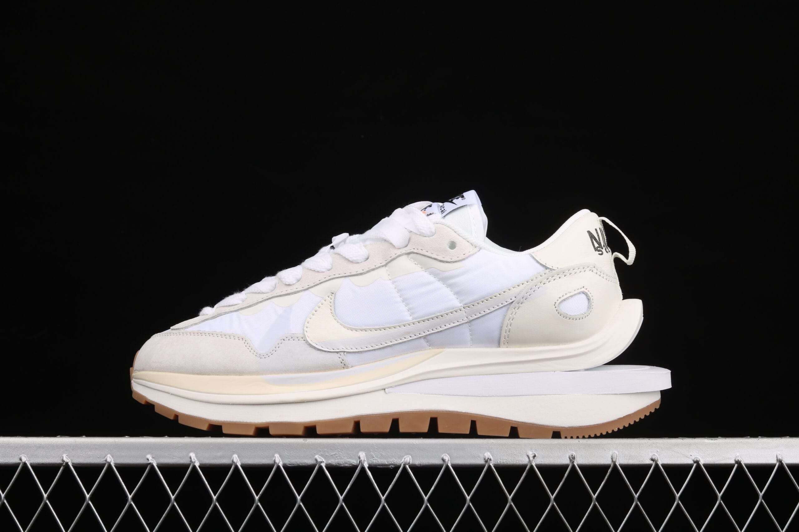 Nike Vaporwaffle, Sacai Sail Gum - DEEPREPS