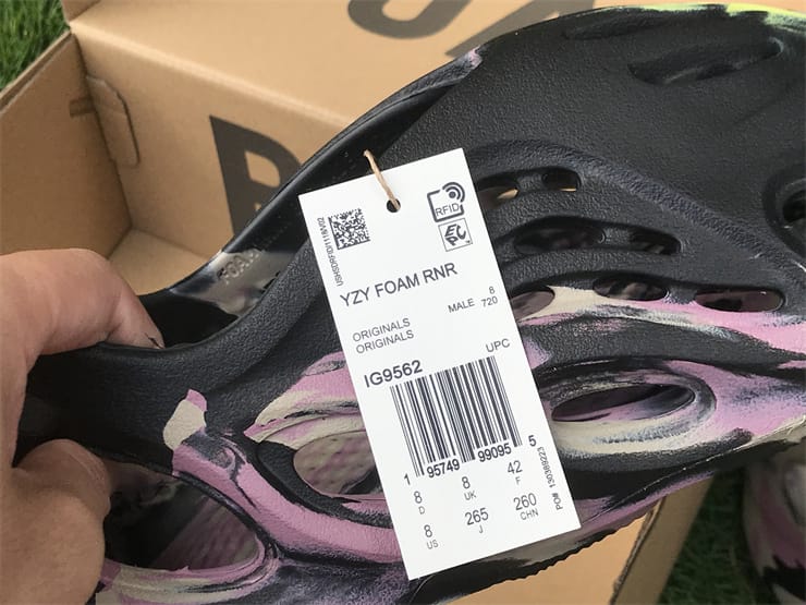 Yeezy Foam Runner MX Carbon - DEEPREPS