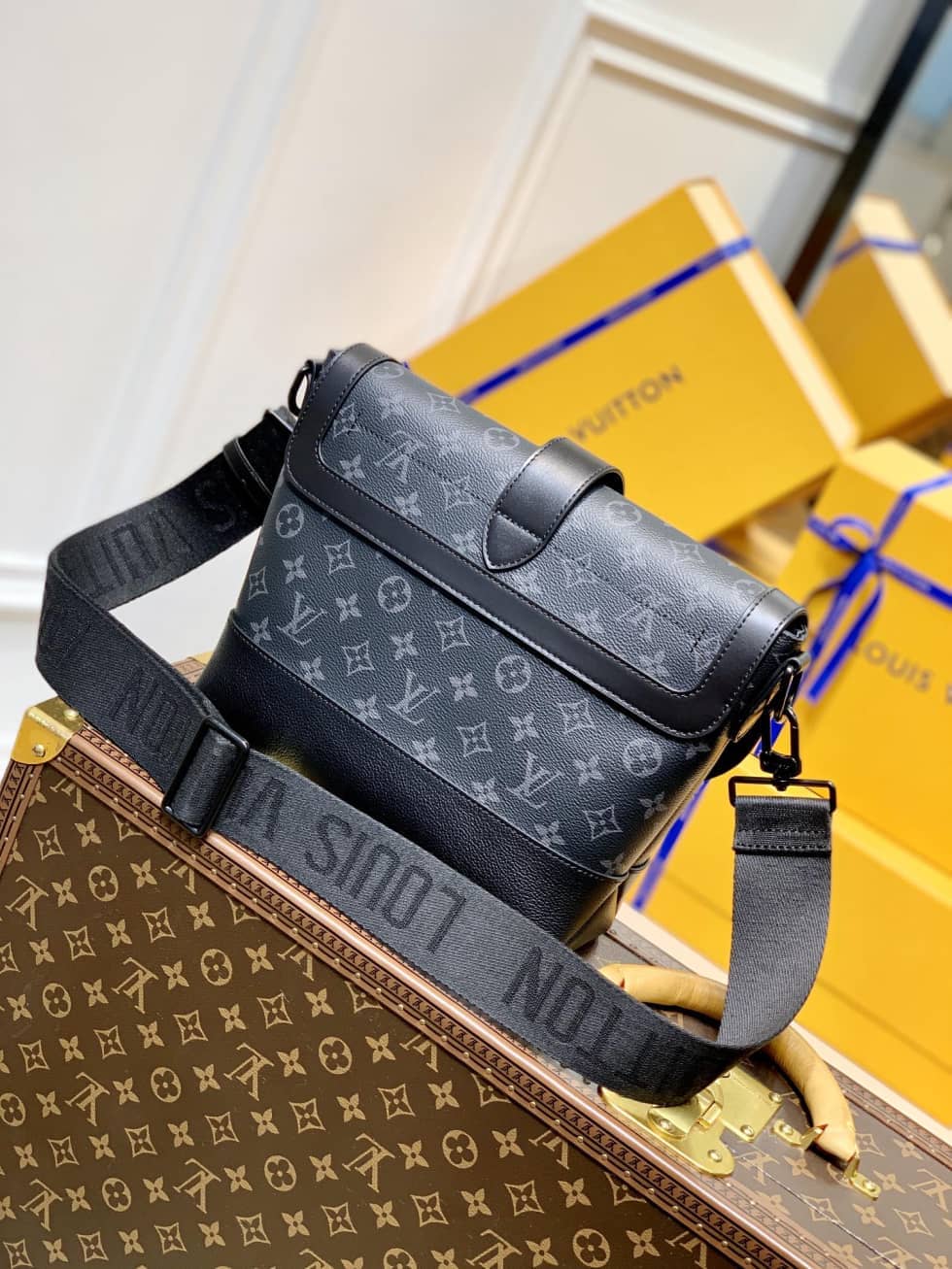 Louis Vuitton Saumur Black M45911 Replica Messenger Bag - DEEPREPS