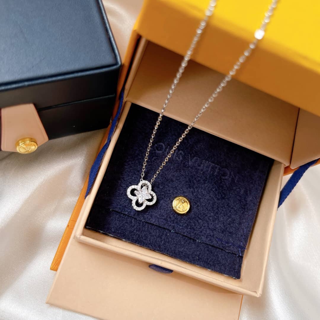 Louis vuitton Necklace For Sale - DEEPREPS