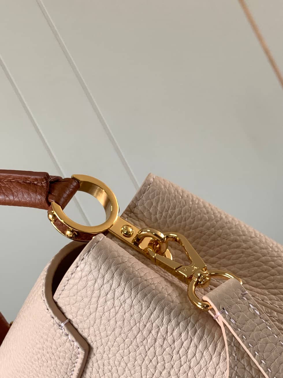 Louis Vuitton Capucines Mini M59253 Replica Crossbody Bag - DEEPREPS