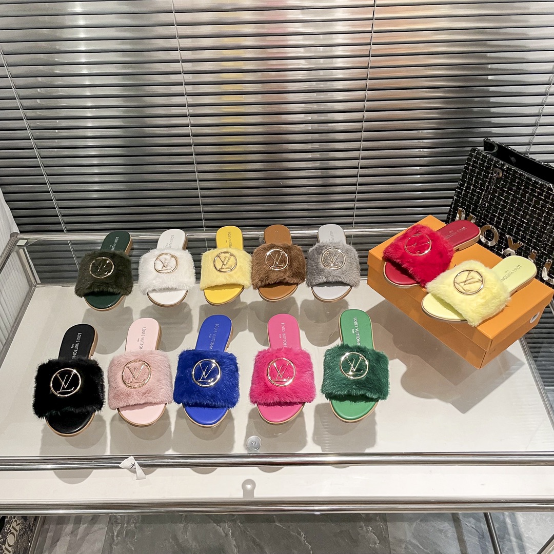 Louis Vuitton's new flat fur slippers - DEEPREPS