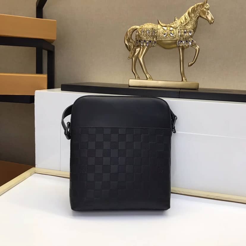 Louis Vuitton District Pochette Replica Shoulder Bag N23355 - DEEPREPS