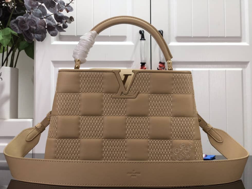 Louis Vuitton Capucines MM Beige M59225 Replica Shoulder Bag - DEEPREPS