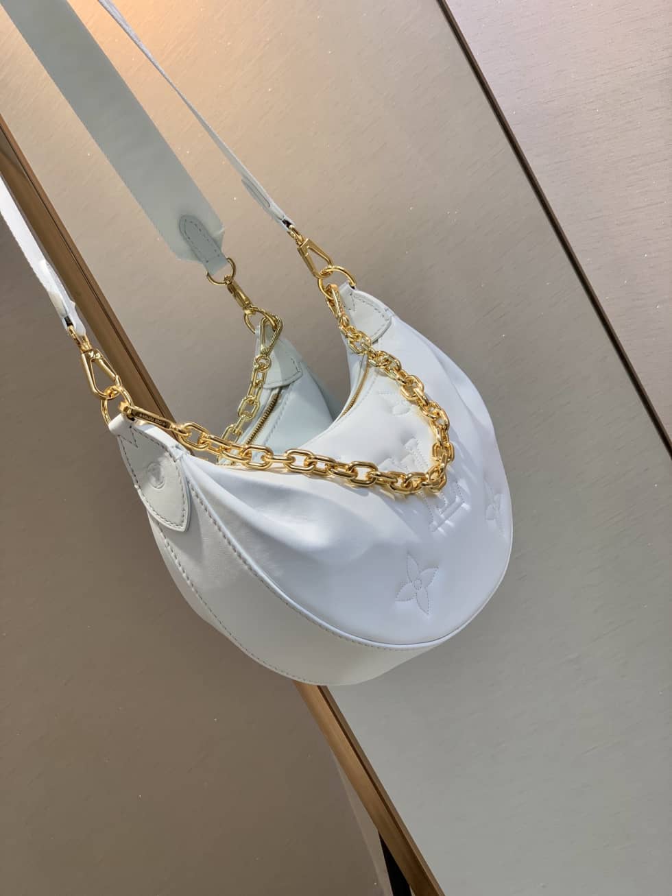 Louis Vuitton Over The Moon Bubblegram White M59959 Replica Hobo - DEEPREPS