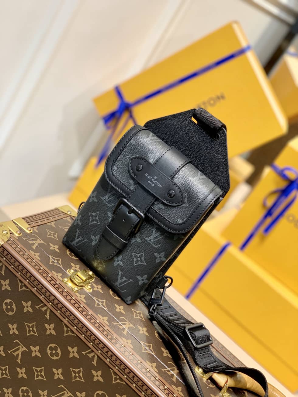 Louis Vuitton Saumur Slingbag Monogram Eclipse M45912 Replica Shoulder Bag - DEEPREPS