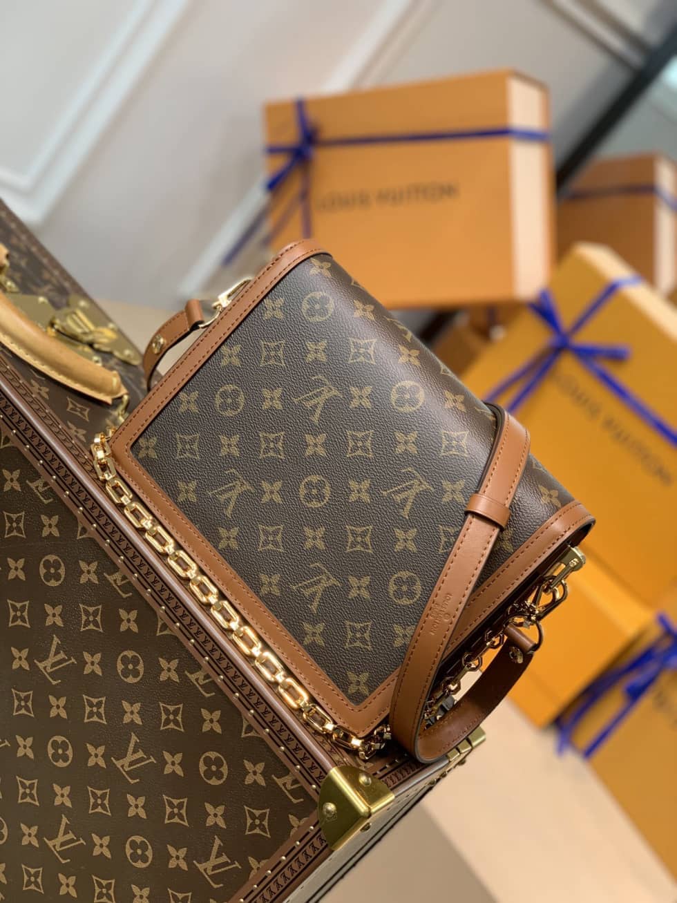 Louis Vuitton Monogram Dauphine MM M44391 Replica Crossbody Bag - DEEPREPS