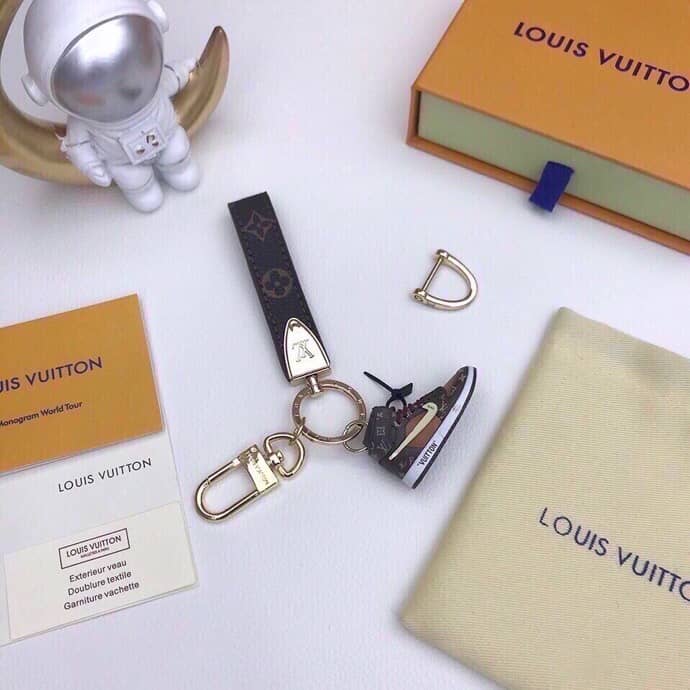 7 Star Louis Vuitton Key Chain - DEEPREPS