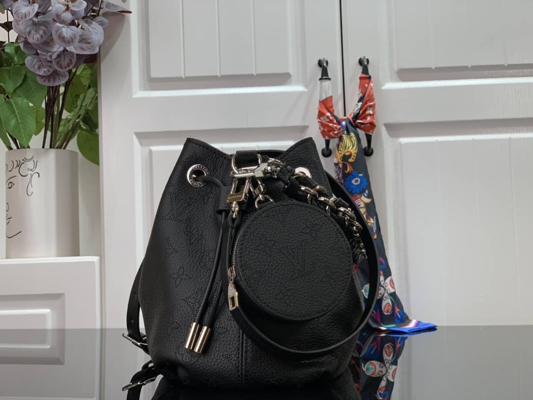 Louis Vuitton Bella Mahina Magnolia Leather Replica Bag M57068 Black - DEEPREPS