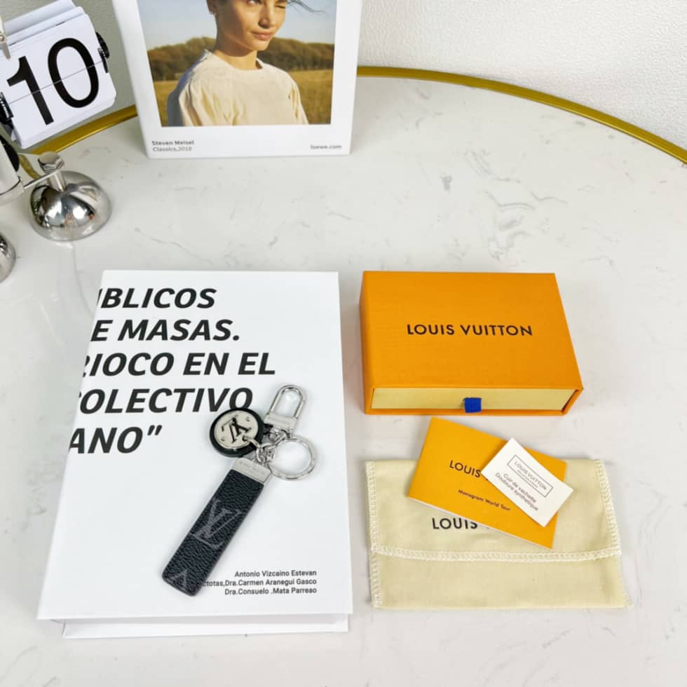 Fake Louis Vuitton Logo Key Chain - DEEPREPS