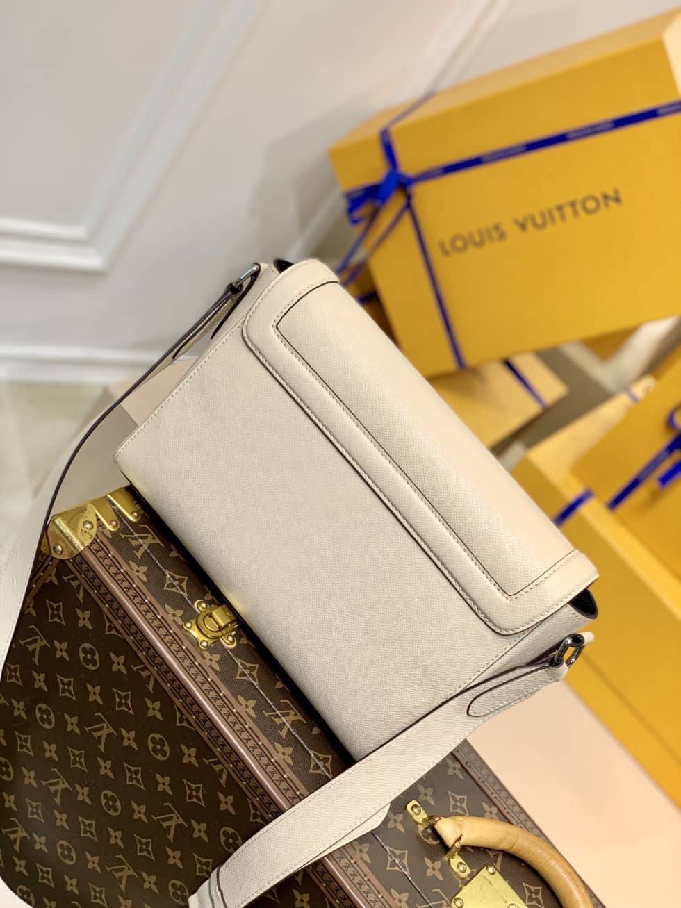 Louis Vuitton New Flap Taiga Noir M30807 Replica Messenger Bag - DEEPREPS