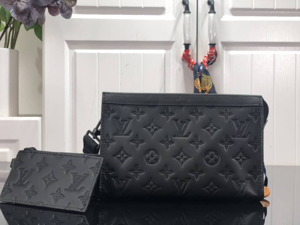 Louis Vuitton Gaston Wearable Wallet Monogram Black M81115 Replica - DEEPREPS