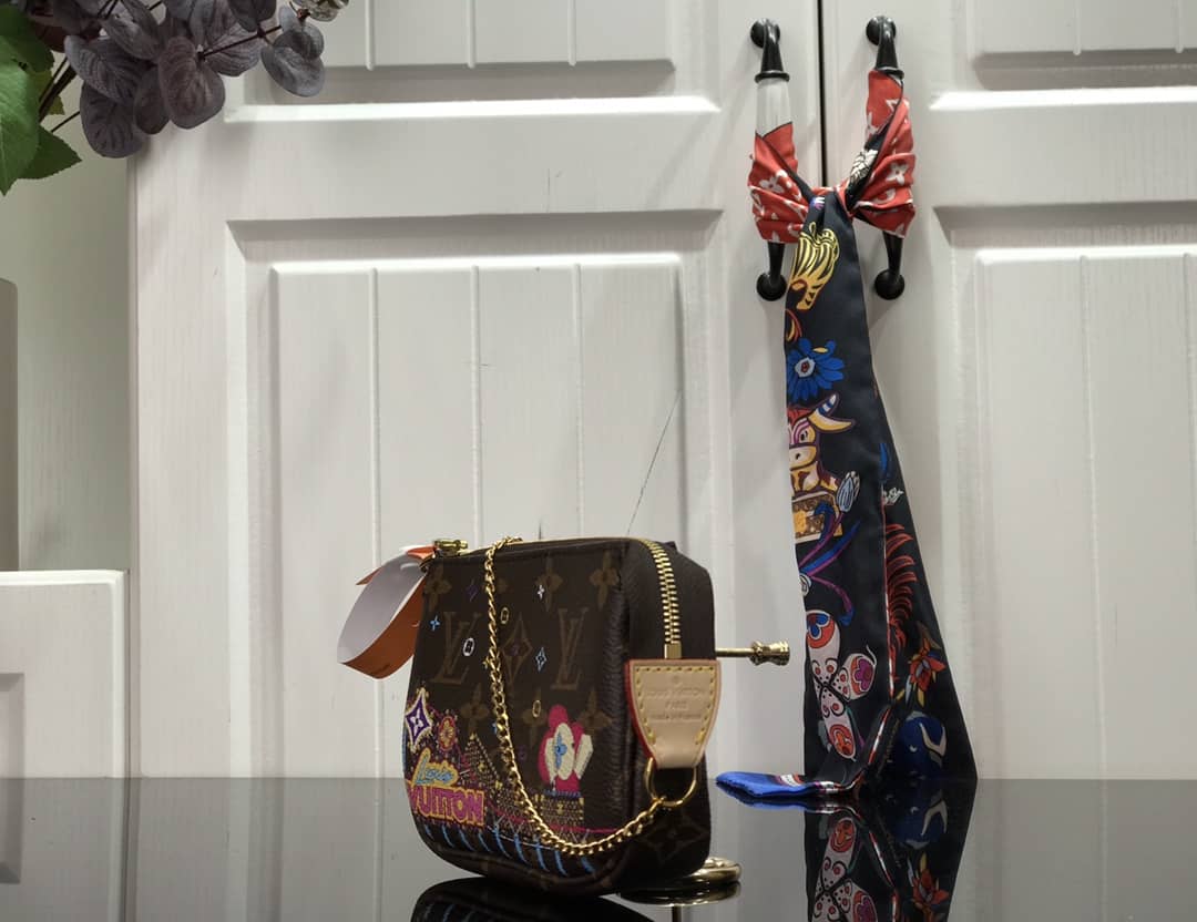 Louis Vuitton Christmas Vivienne Monogram Mini Replica Pochette M69752 - DEEPREPS