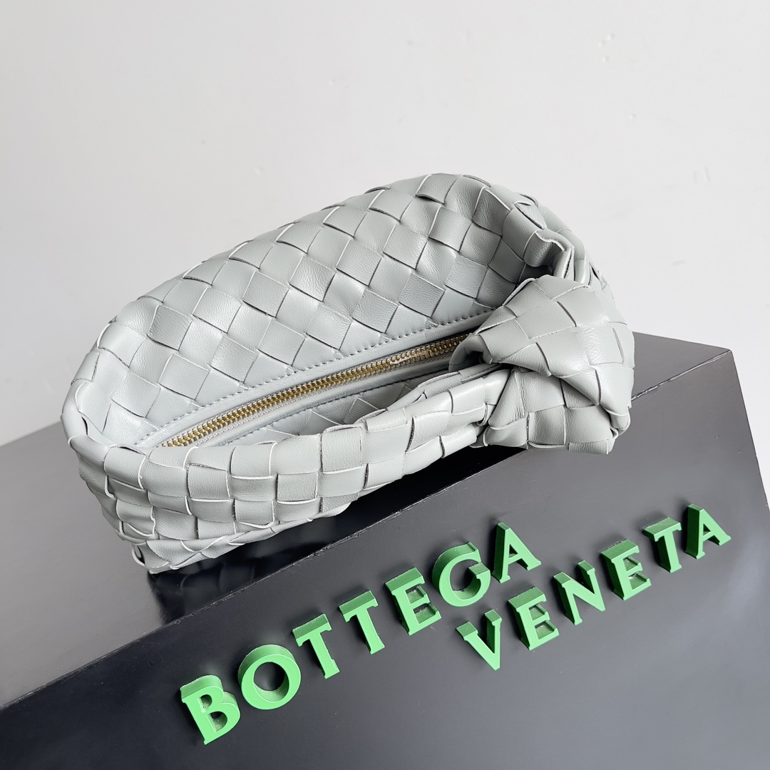 Bottega Veneta Woman - DEEPREPS