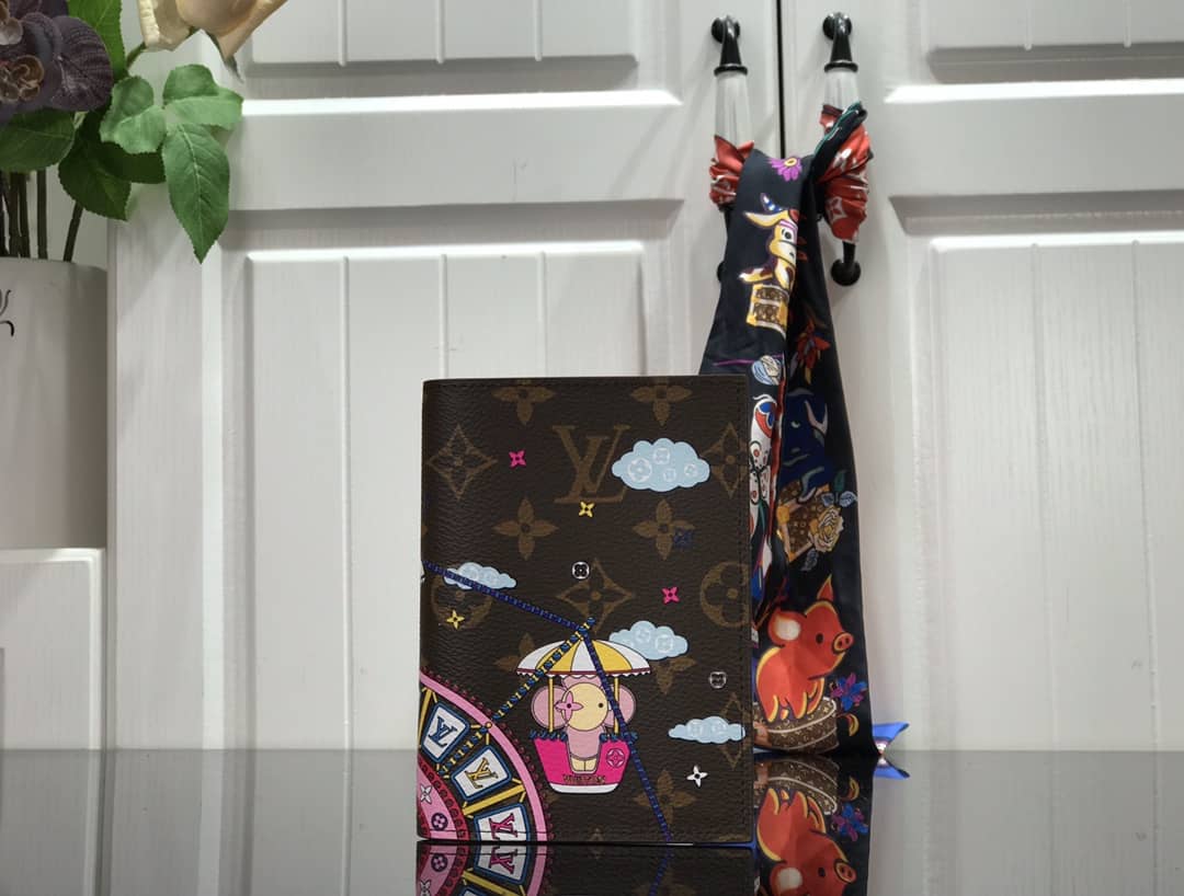 Louis Vuitton Christmas Vivienne Monogram Passport Cover Replica M69746 - DEEPREPS