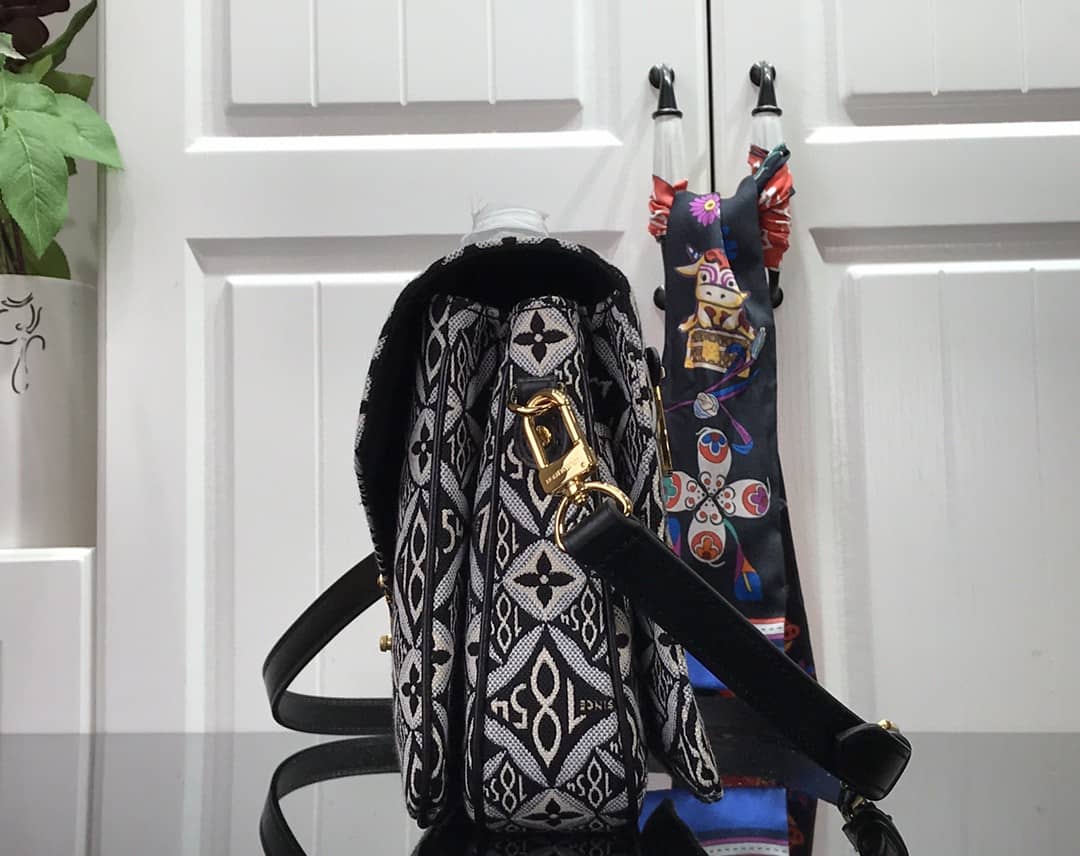 Louis Vuitton Pochette Mestis MM Monogram Canvas Replica Shoulder Bag M57272 - DEEPREPS