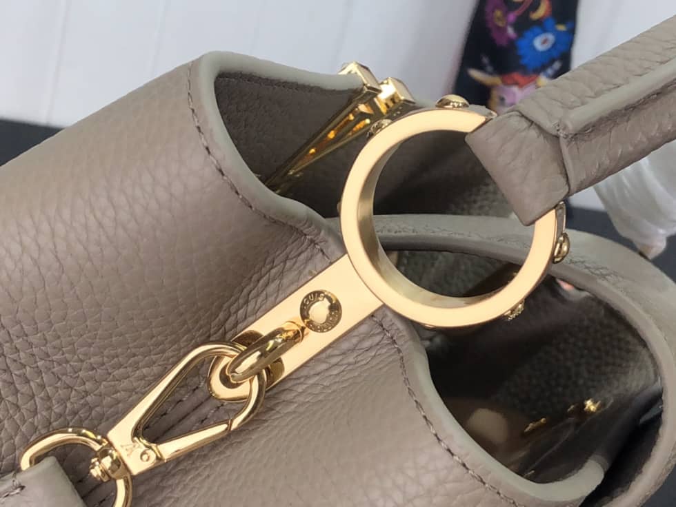 Louis Vuitton Capucines MM Beige M59066 Replica Shoulder Bag - DEEPREPS