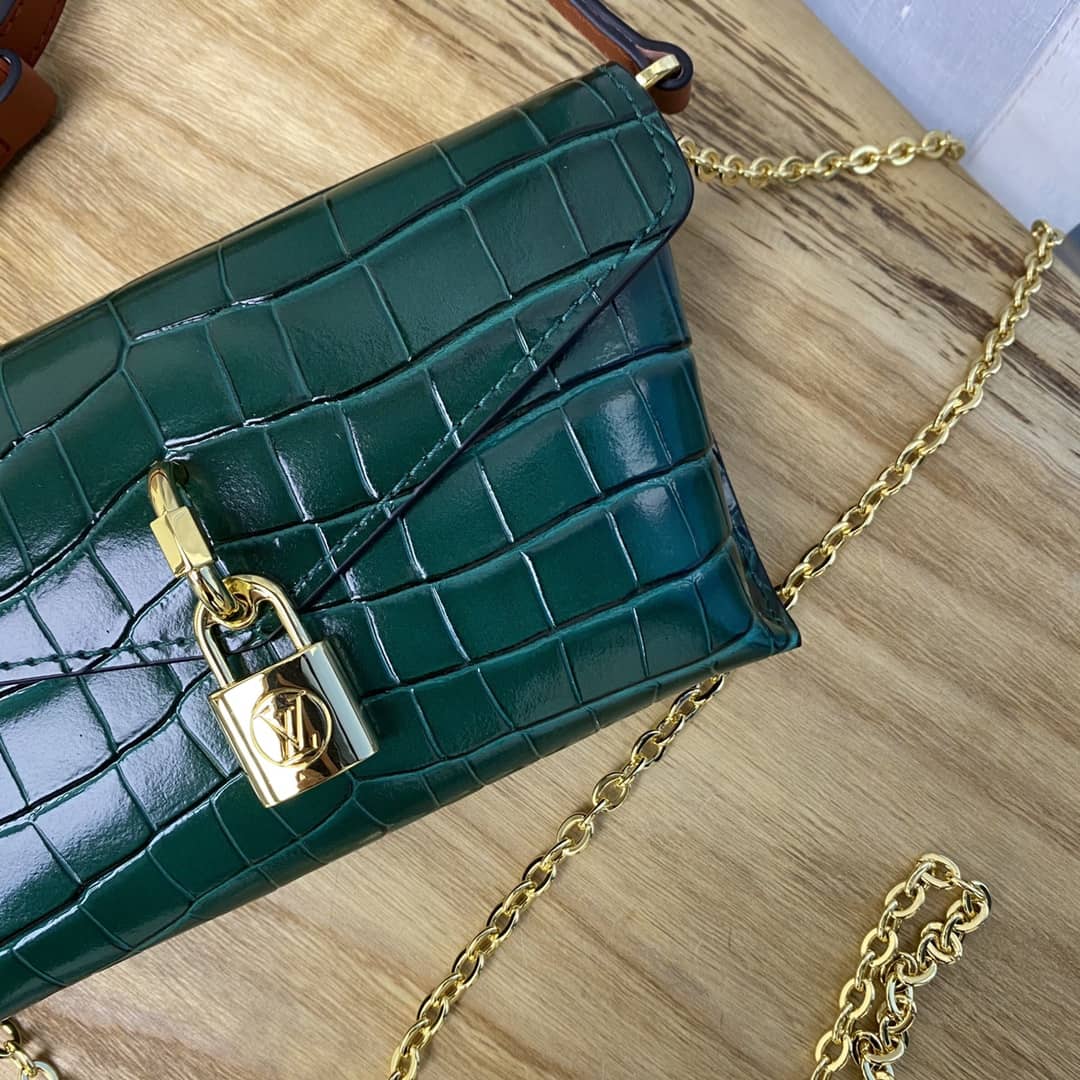 Louis Vuitton Knockoff Chain Clutch Bag Green - DEEPREPS
