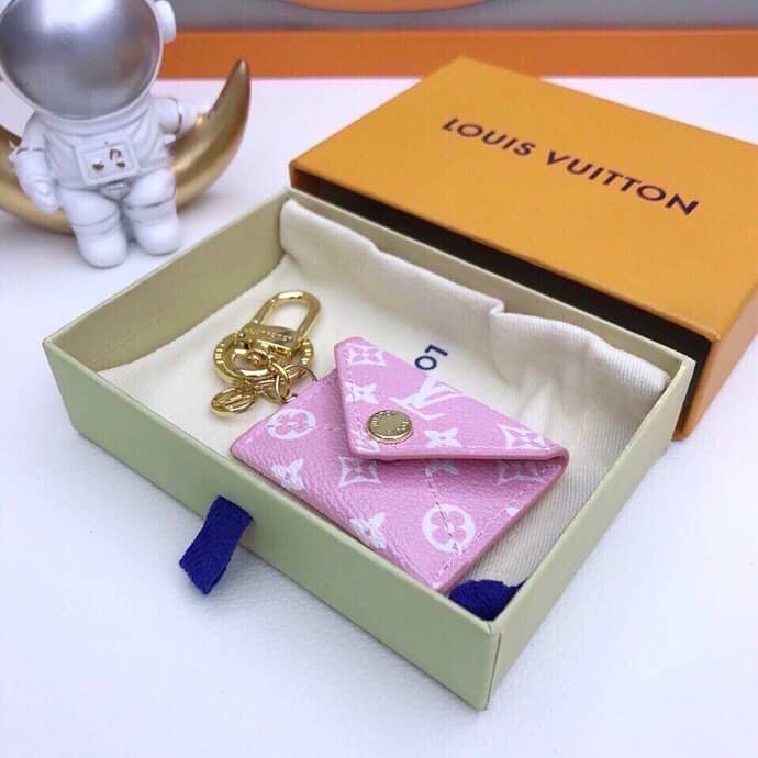 Fake Louis Vuitton Logo Key Chain - DEEPREPS