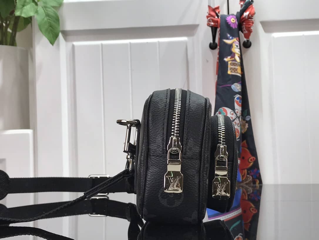 Louis Vuitton Outdoor Replica Pochette Monogram Eclipse Black M30755 - DEEPREPS