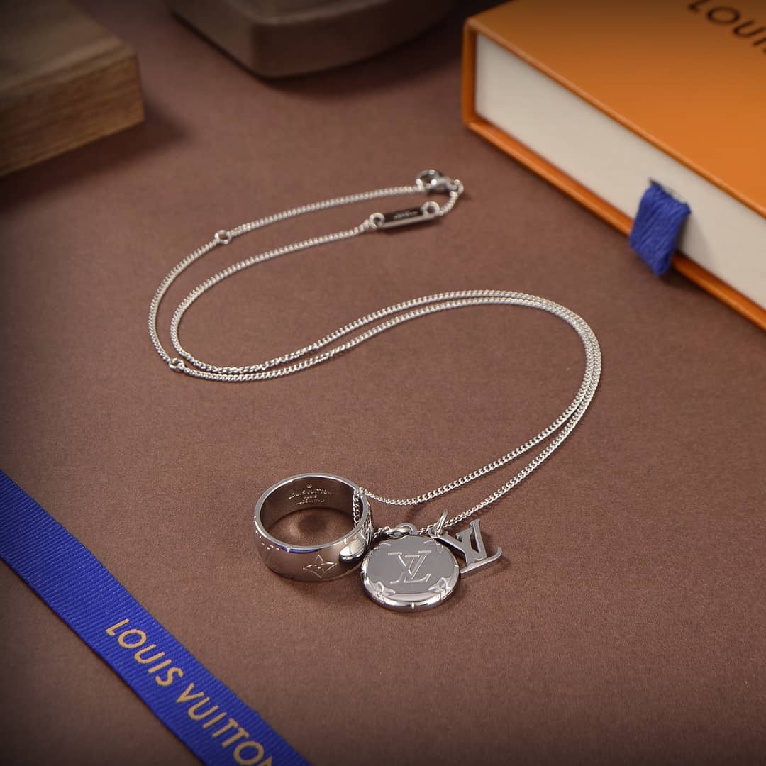 7 Star Louis vuitton Necklace - DEEPREPS