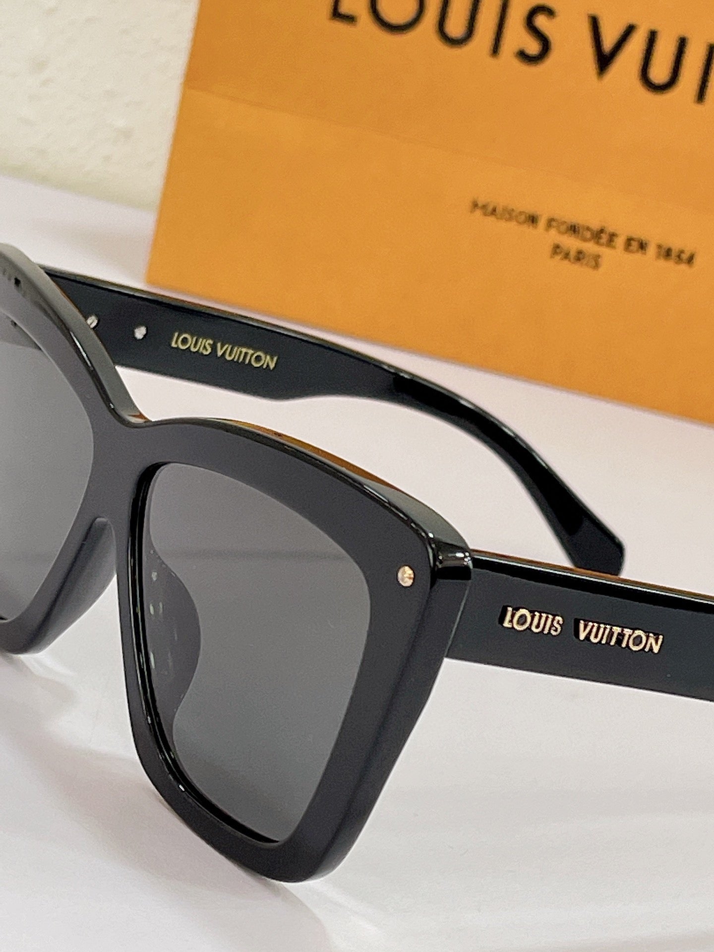 Louis Vuitton Sunglasses - DEEPREPS