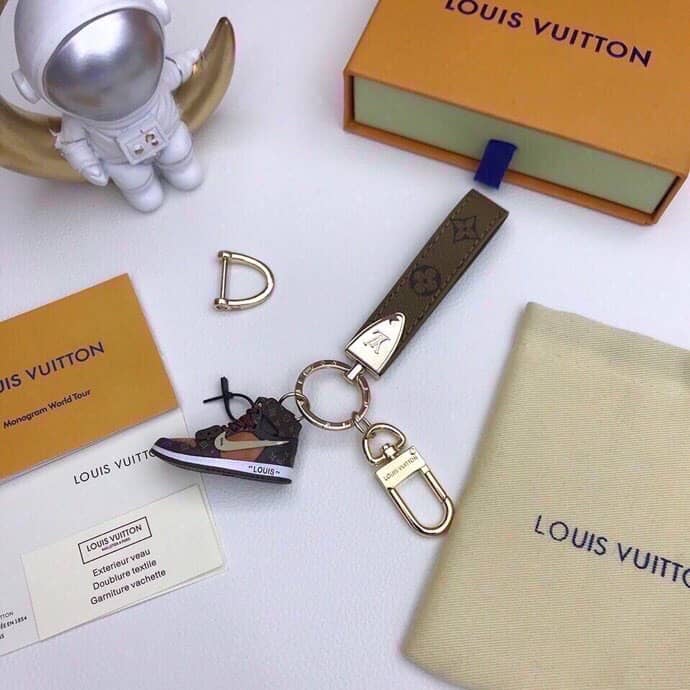 Replica Louis Vuitton Key Chain - DEEPREPS