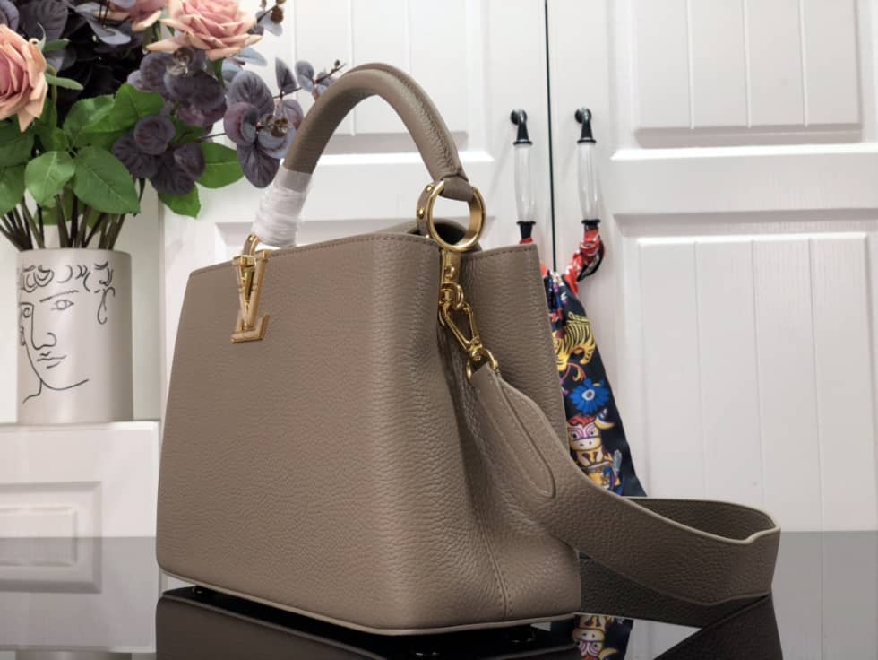 Louis Vuitton Capucines MM Beige M59066 Replica Shoulder Bag - DEEPREPS