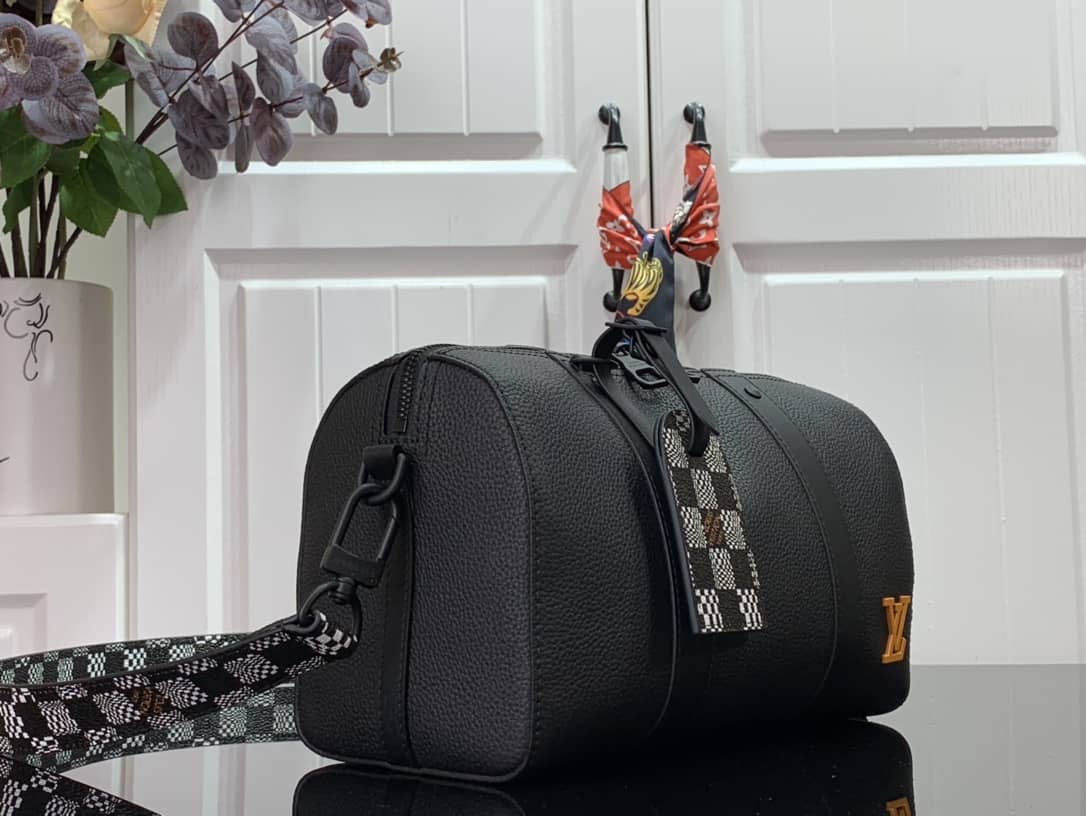 Top Quality AAA+ LV Leather Duffle Bag Black - DEEPREPS