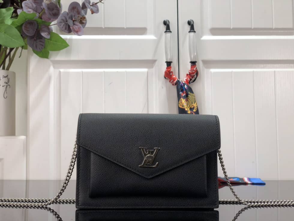 Louis Vuitton Pochette Lock Me Chain M63980 Replica Crossbody Bag - DEEPREPS