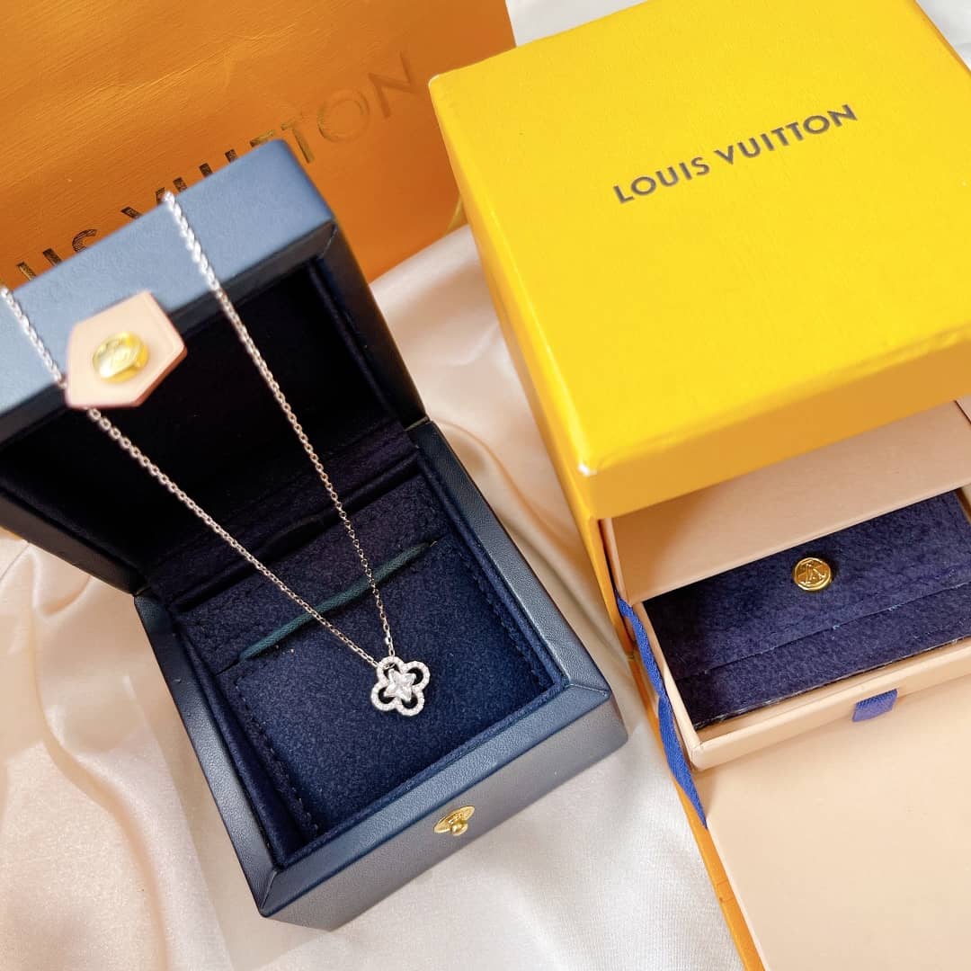 Louis vuitton Necklace For Sale - DEEPREPS
