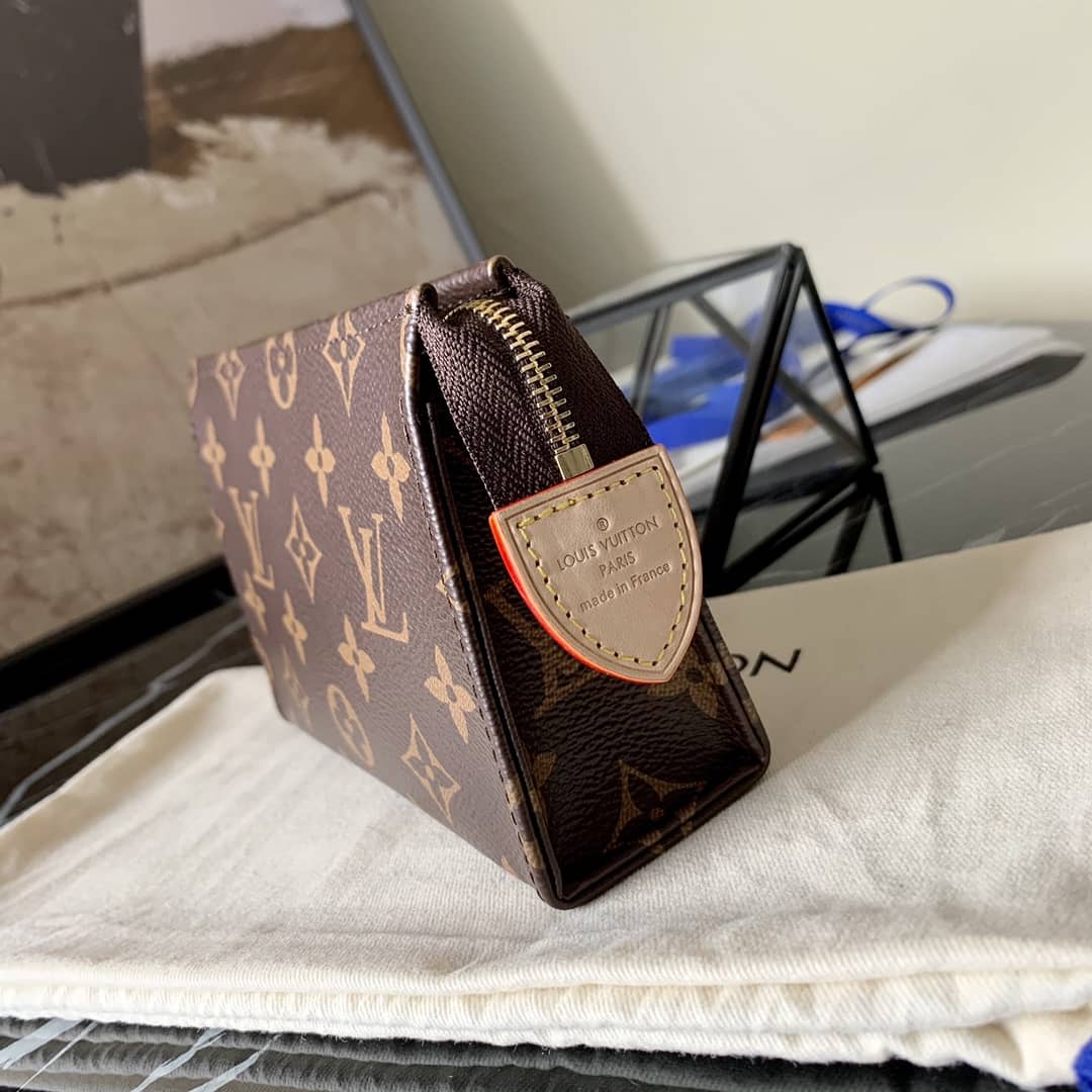 Louis Vuitton Monogram Poche Toilette Cosmetics Pouch Replica M47546 - DEEPREPS