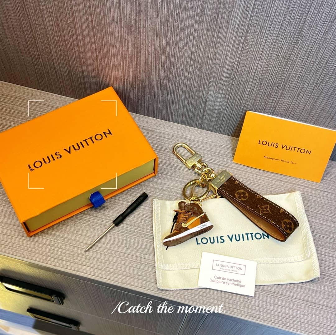 Wholesale Louis Vuitton AAA+ Key Chain - DEEPREPS