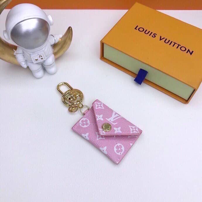Fake Louis Vuitton Logo Key Chain - DEEPREPS