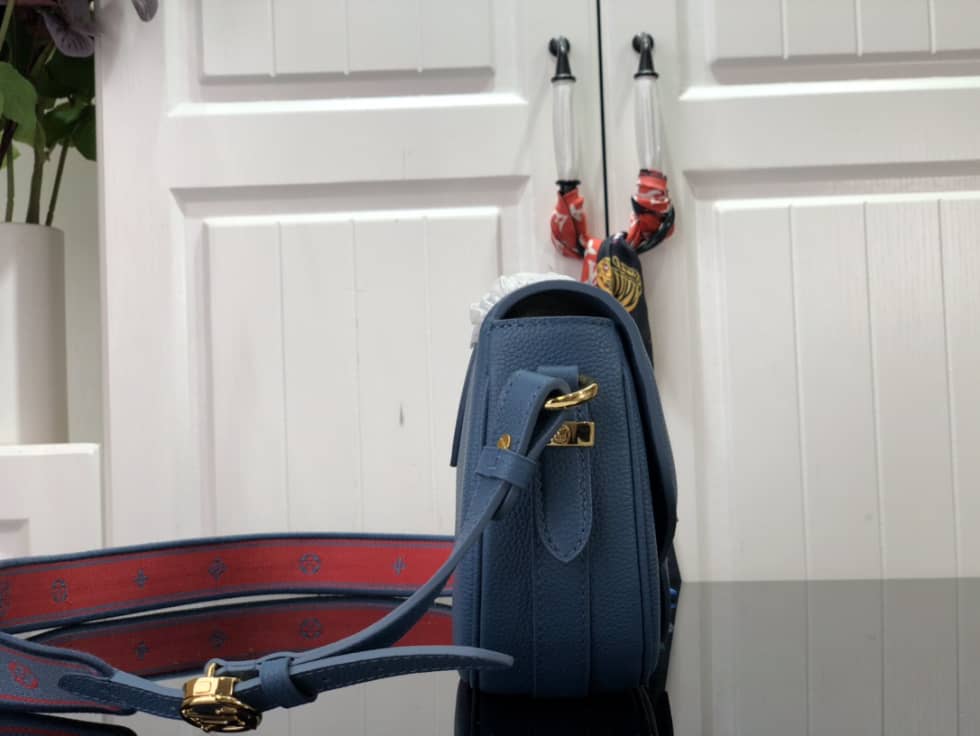 Louis Vuitton Pont 9 Soft MM Grained Calfskin Blue M58967 Replica Crossbody Bag - DEEPREPS