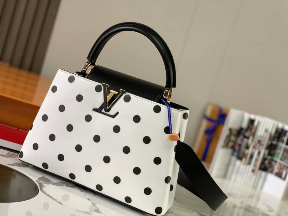 Louis Vuitton Capucines MM Bag M20374 Replica Shoulder Bag - DEEPREPS